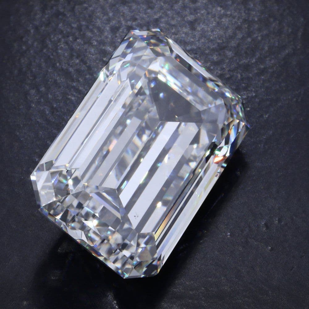 IGI | 35.18ct | Emerald | F | VVS2 | Ideal