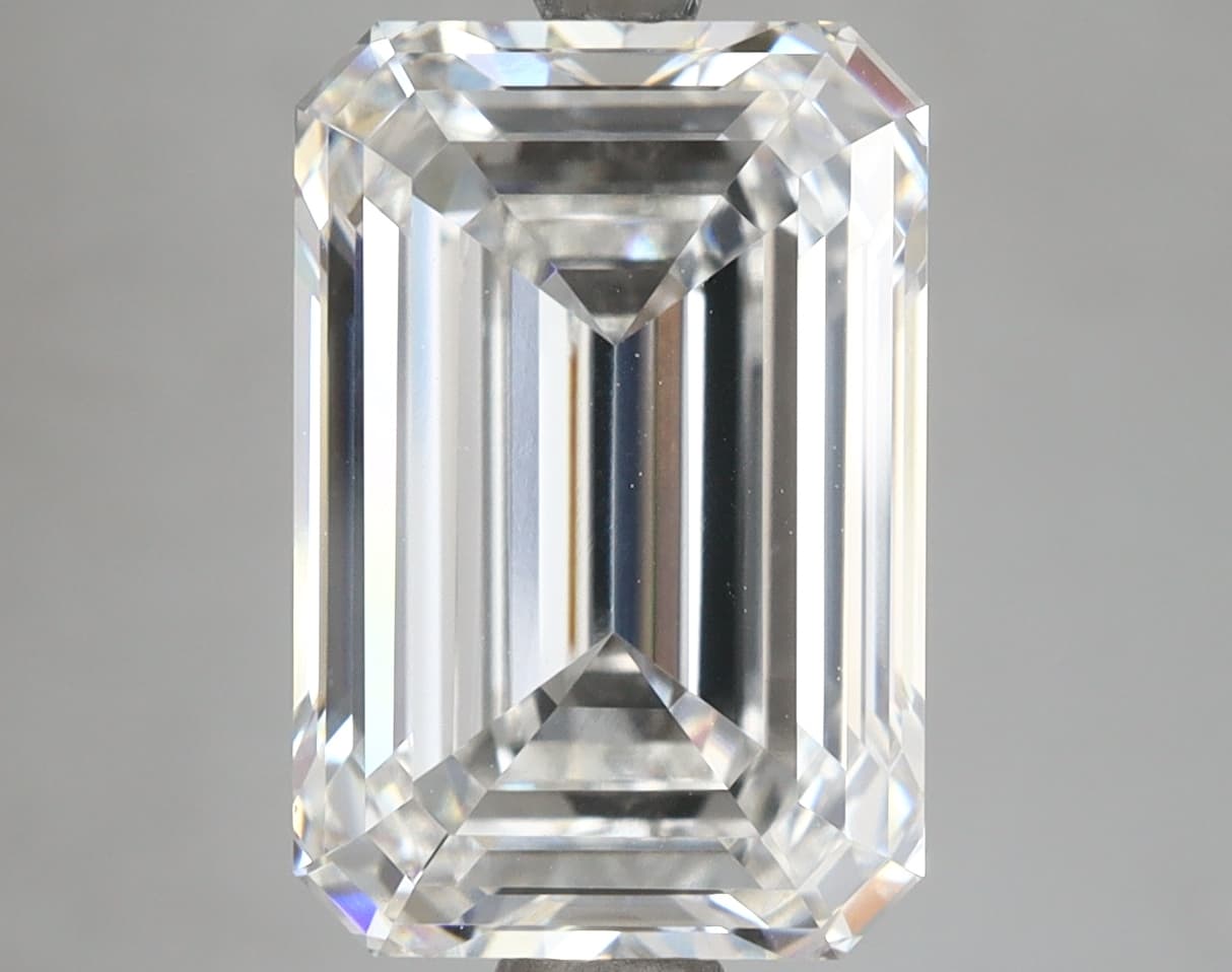 IGI | 5.61ct | Emerald | E | VVS2 | Ideal