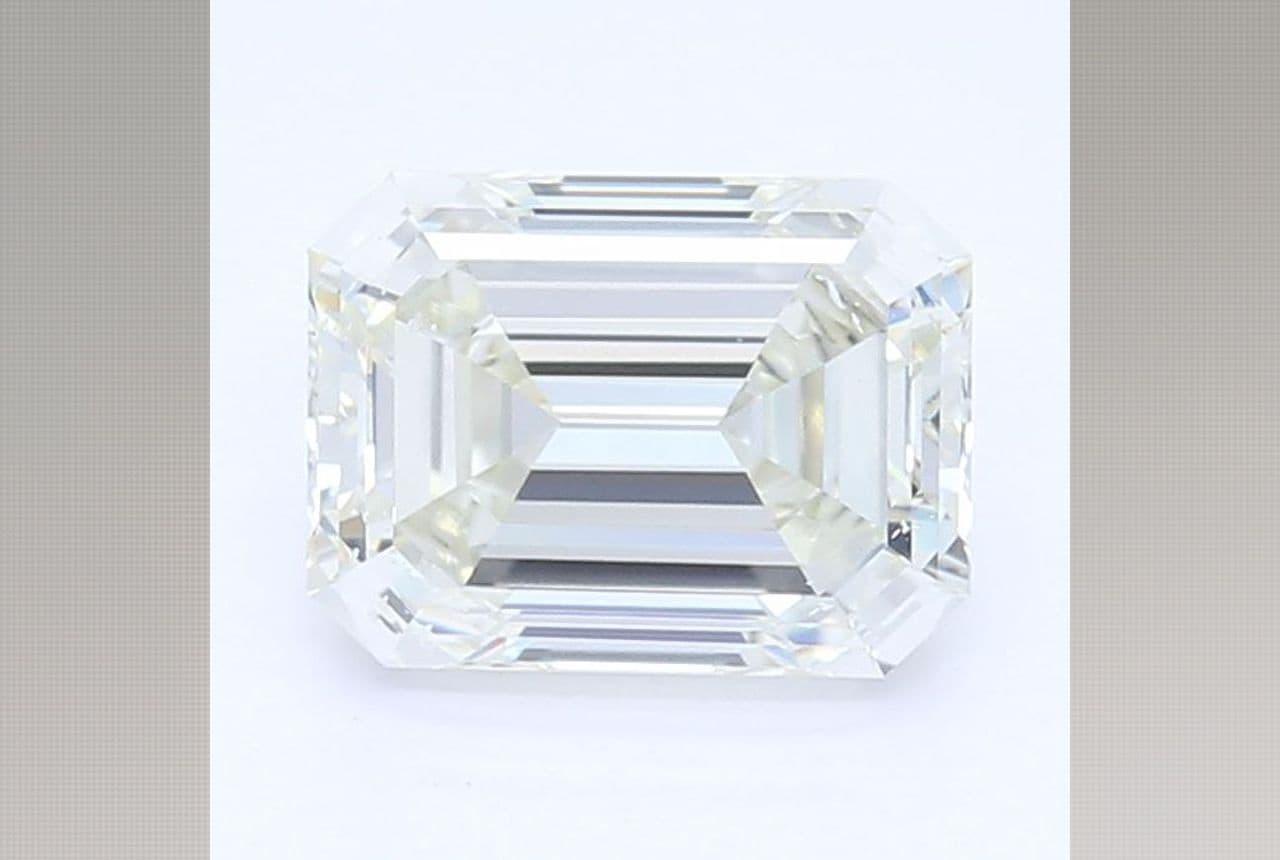 0.7ct | Emerald | J | SI1 | Ideal