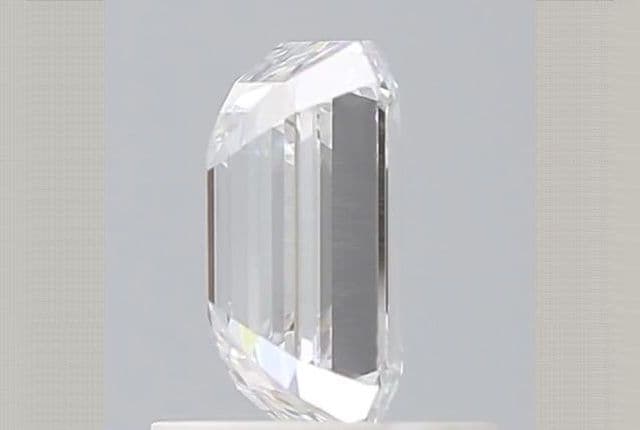IGI | 0.93ct | Emerald | E | VS2 | Excellent