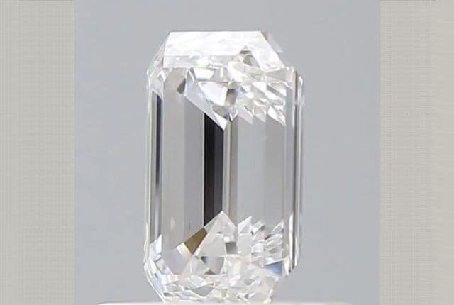 IGI | 0.9ct | Emerald | E | VS2 | Excellent