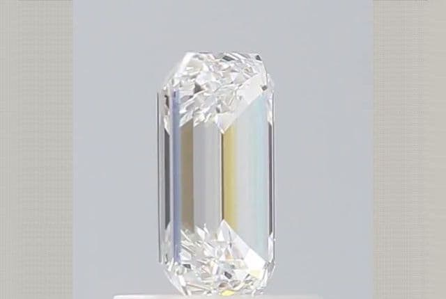 IGI | 0.94ct | Emerald | E | VVS2 | Excellent