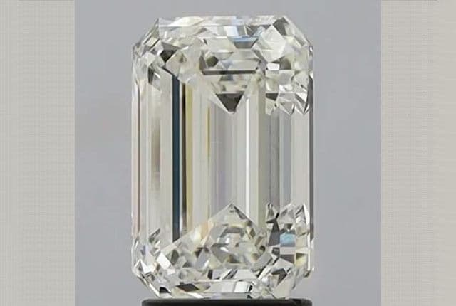 IGI | 3.37ct | Emerald | G | VS1 | Very Good