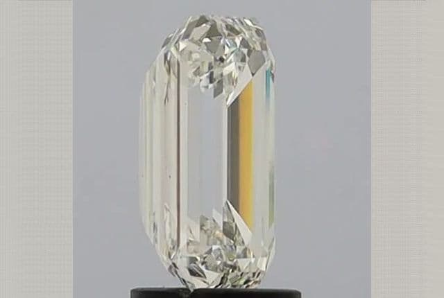 IGI | 2.71ct | Emerald | G | VS2 | Very Good