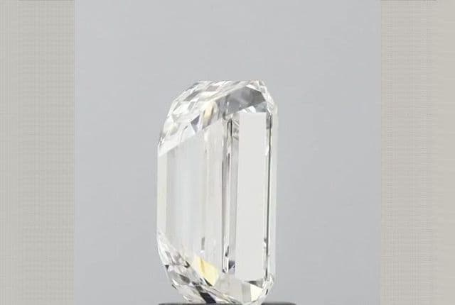 2.36ct | Emerald | F | VS1 | Very Good