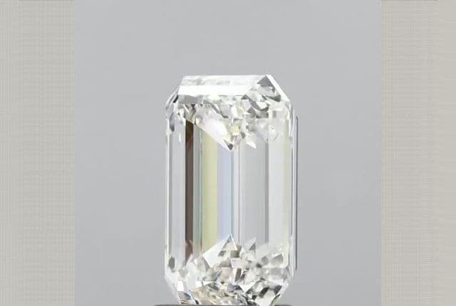 2.28ct | Emerald | G | VS1 | Very Good