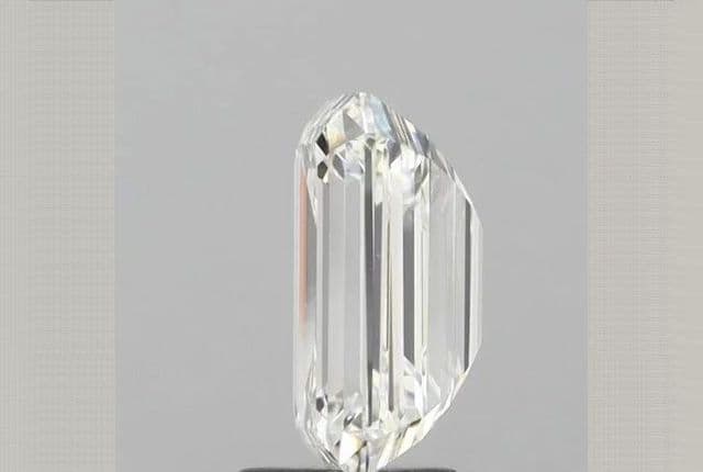 IGI | 2.71ct | Emerald | G | VS1 | Very Good