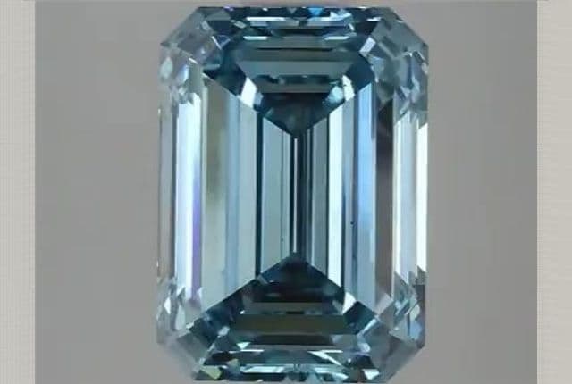 3.26ct | Emerald | FANCY | VS1 | Excellent