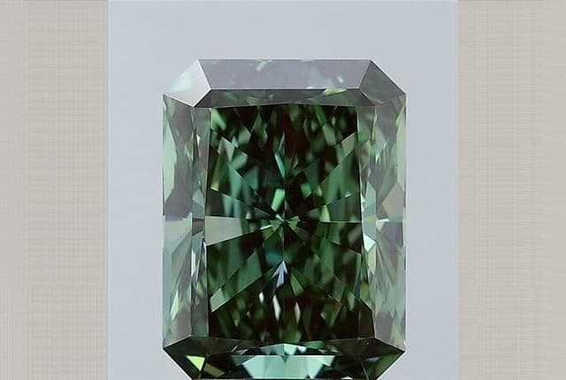 IGI | 3.69ct | Radiant | FANCY | VVS2 | Very Good