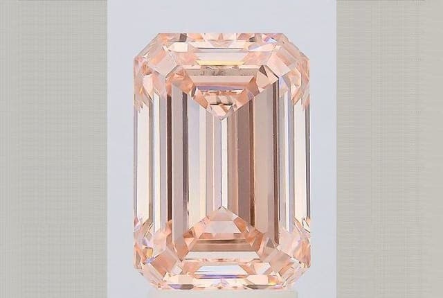 IGI | 3.8ct | Emerald | FANCY | VVS2 | Very Good