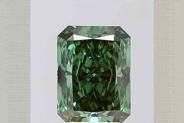 IGI | 2.8ct | Radiant | FANCY | VS2 | Very Good