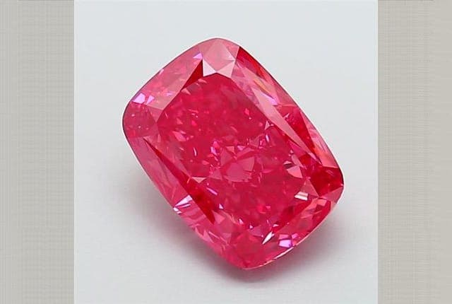 IGI | 5.68ct | Cushion | FANCY | VVS2 | Very Good