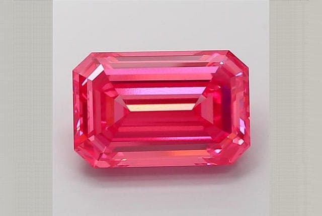 IGI | 5.84ct | Emerald | FANCY | VS1 | Very Good