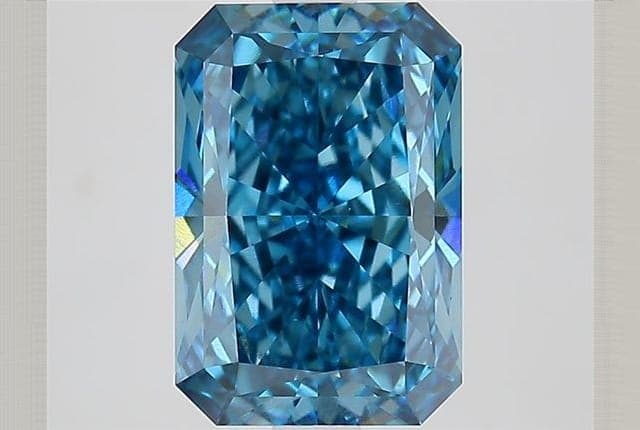 IGI | 3.3ct | Radiant | FANCY | VS1 | Very Good