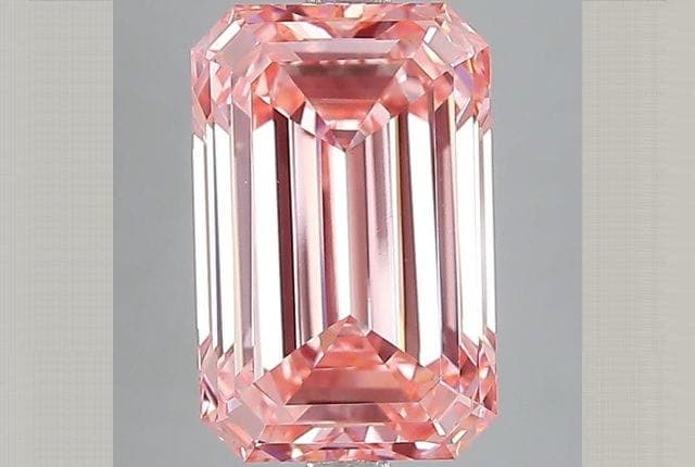 IGI | 5.73ct | Emerald | FANCY | VVS2 | Very Good