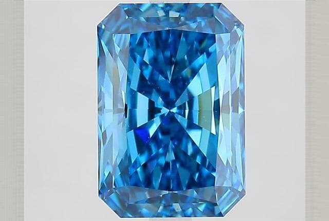 IGI | 3.67ct | Radiant | FANCY | VVS2 | Very Good