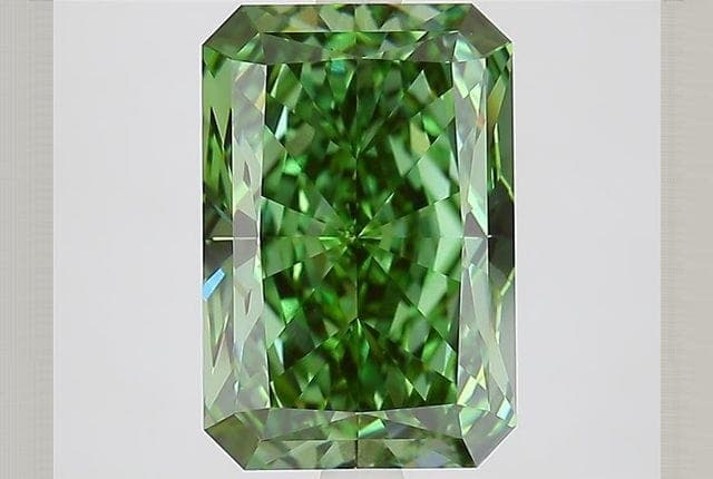 IGI | 4.41ct | Radiant | FANCY | VVS2 | Very Good