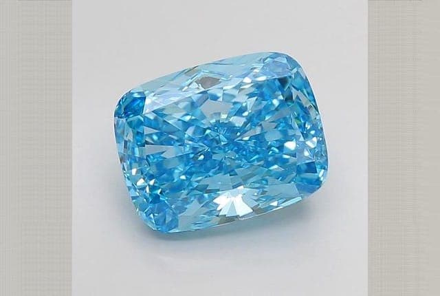 IGI | 5.32ct | Cushion | FANCY | VVS2 | Very Good