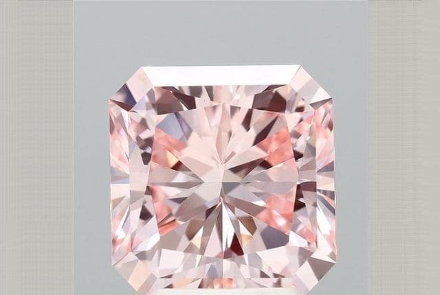 IGI | 2.8ct | Radiant | FANCY | VVS2 | Ideal