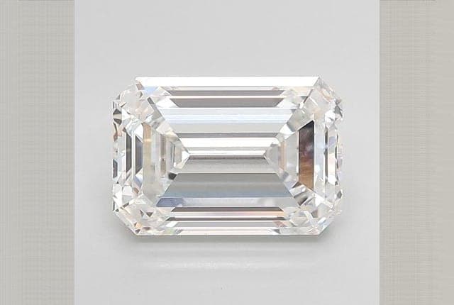 IGI | 4.6ct | Emerald | E | VS1 | Excellent