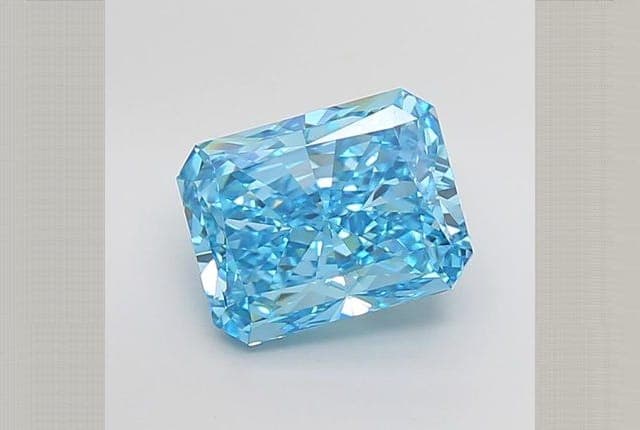 IGI | 5.73ct | Radiant | FANCY | VVS2 | Very Good