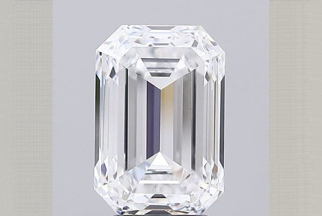 IGI | 4.3ct | Emerald | E | VVS2 | Good