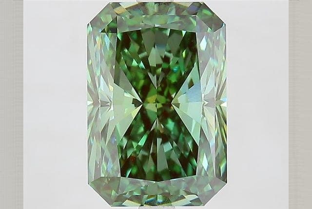 IGI | 4.65ct | Radiant | FANCY | VS1 | Very Good