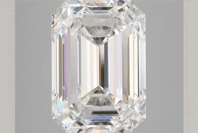 4.05ct | Emerald | D | VS1 | Very Good