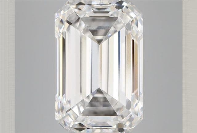 6.96ct | Emerald | D | VS1 | Very Good