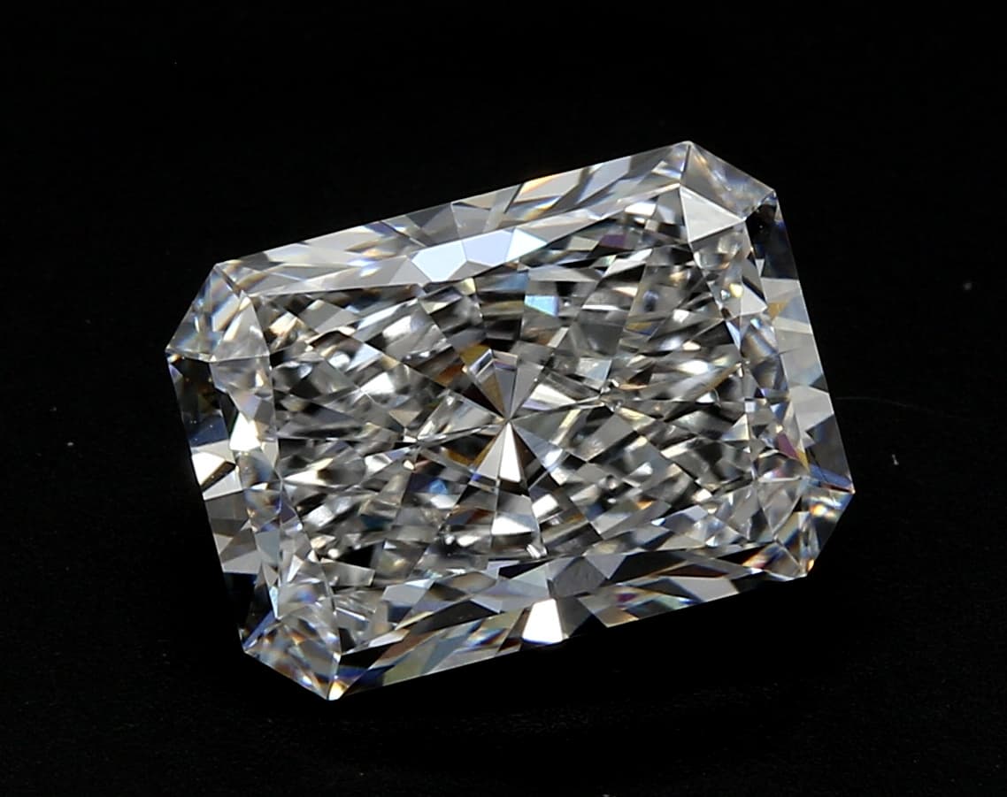 3.07ct | Radiant | E | VVS2 | Very Good
