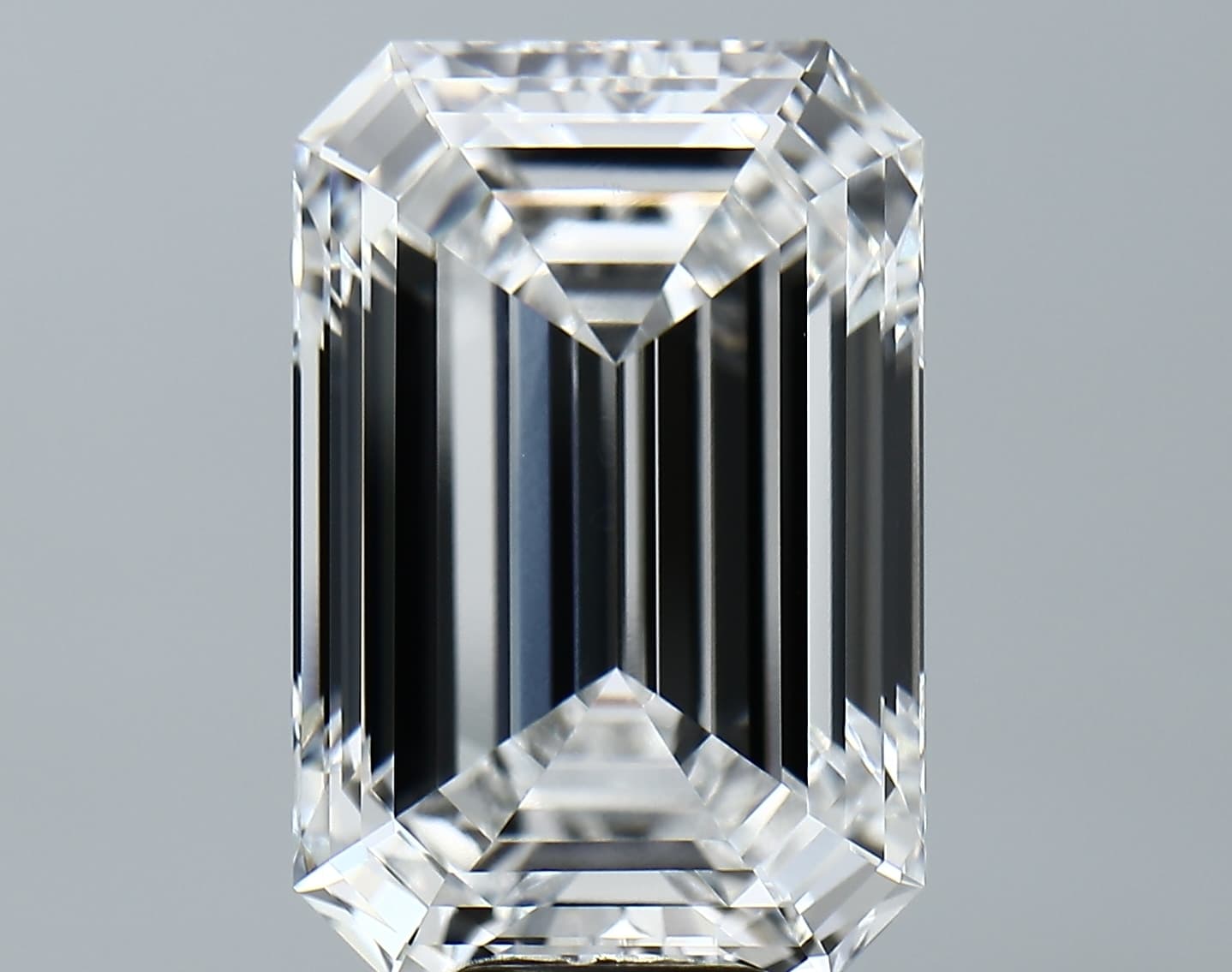 IGI | 12.51ct | Emerald | E | VS1 | Ideal