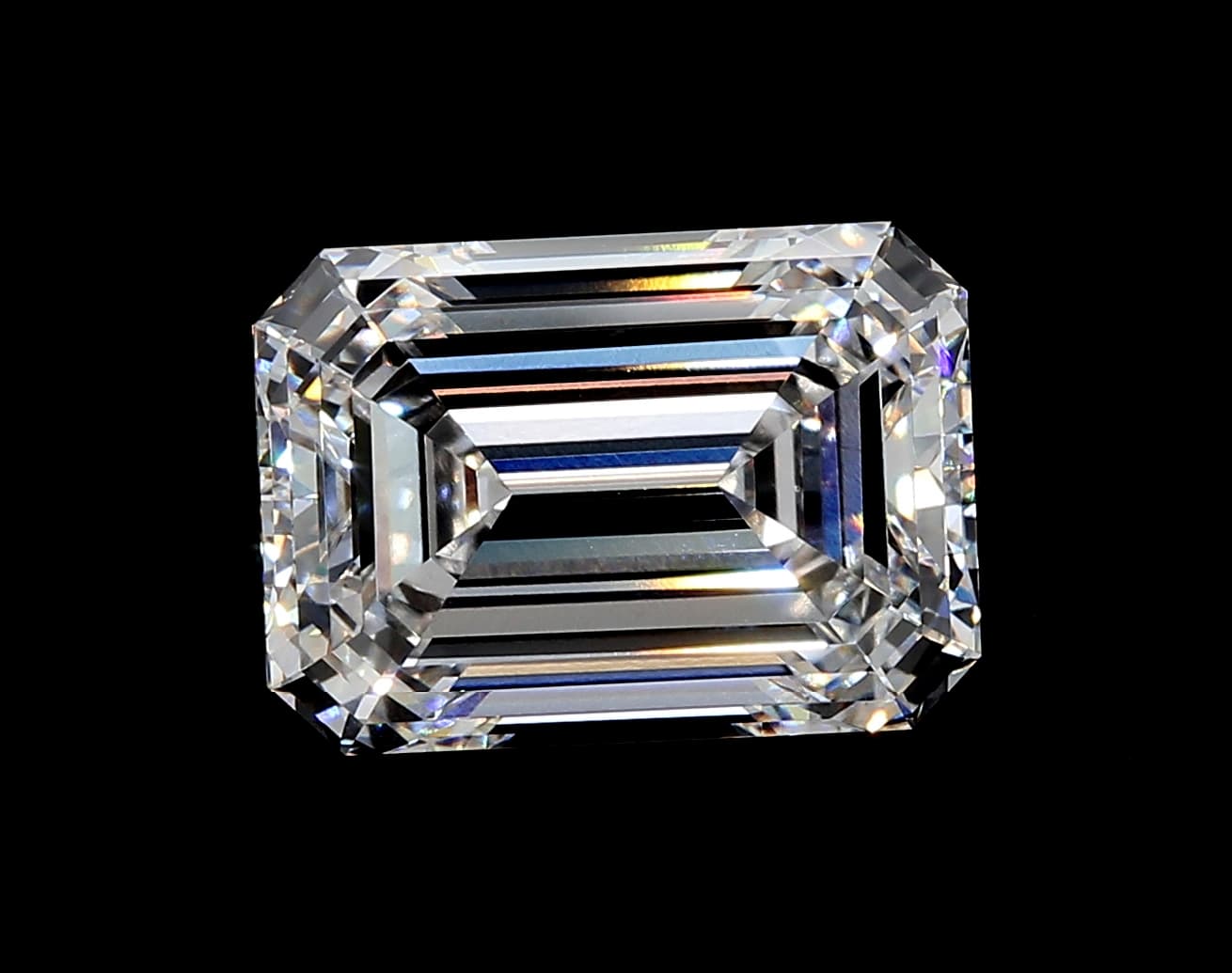 4.05ct | Emerald | D | IF | Excellent