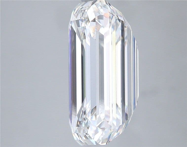 IGI | 7.82ct | Emerald | E | VS1 | Excellent