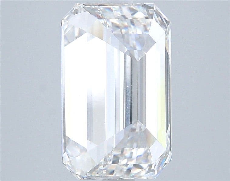 IGI | 3.8ct | Emerald | E | VS1 | Ideal