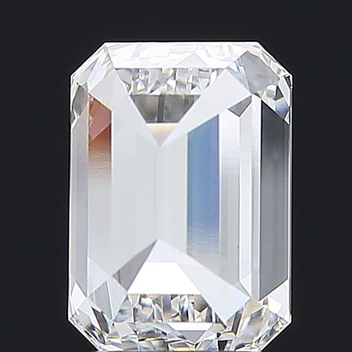 4.55ct | Emerald | E | VS1 | Very Good