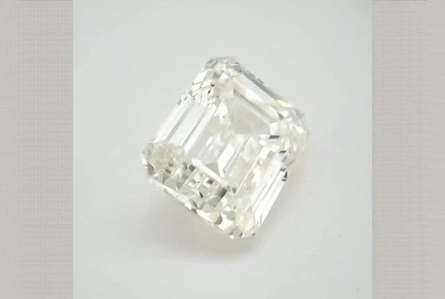 GIA | 5.01ct | Emerald | J | SI1 | Very Good